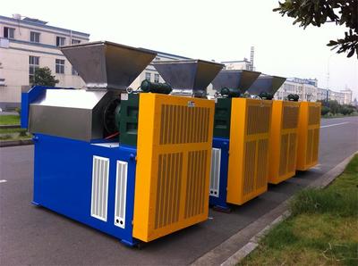 塑料編織袋擠干機(jī)-擠干機(jī)-聯(lián)達(dá)機(jī)械公司(查看)